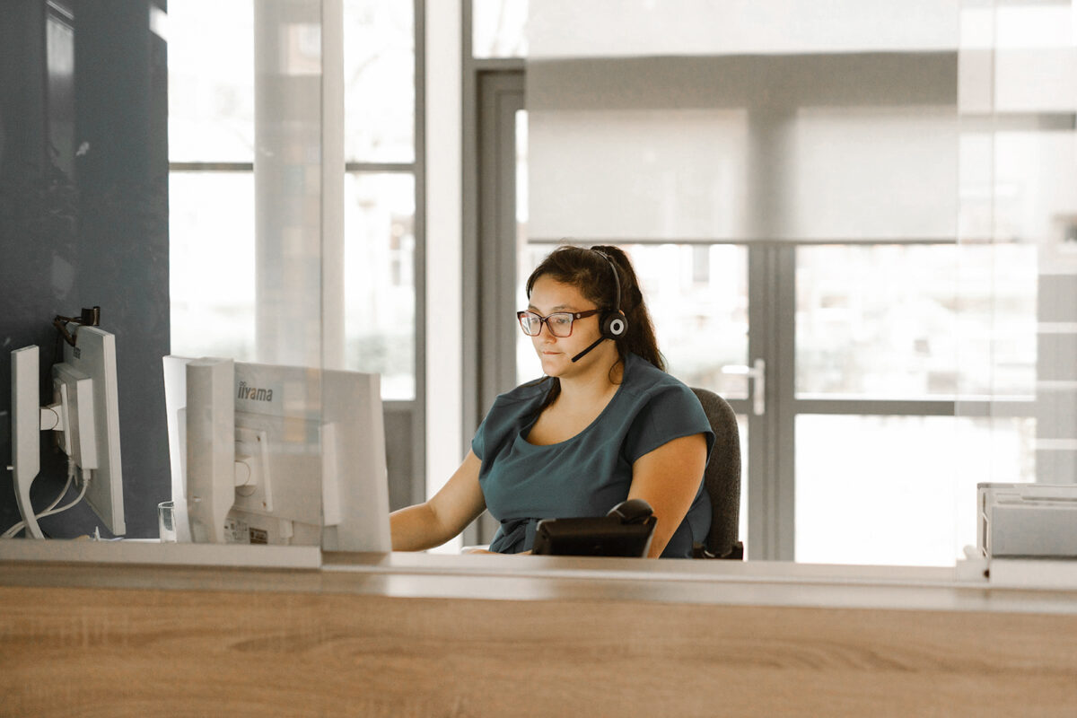 doktersassistent achter balie